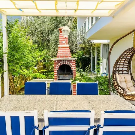 The Ultimate With Stunning Views, 1050 Villa