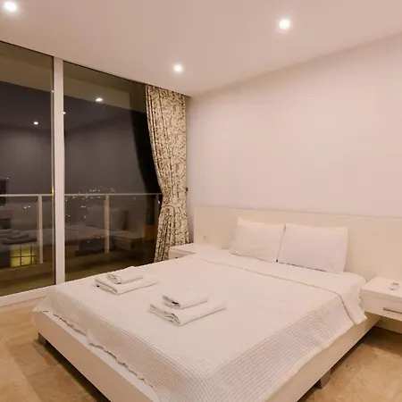 The Ultimate With Stunning Views, 1050