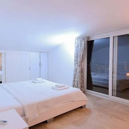 The Ultimate With Stunning Views, 1050 Villa