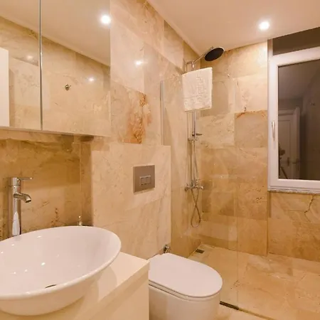 The Ultimate With Stunning Views, 1050