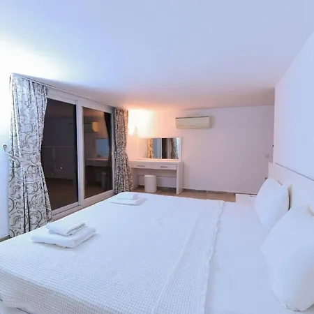 The Ultimate With Stunning Views, 1050