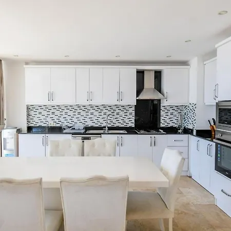 The Ultimate With Stunning Views, 1050 Villa *
